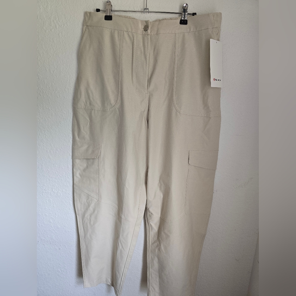 NWT Lululemon Athletica Light Utilitech Cargo Pocket HR Pants
